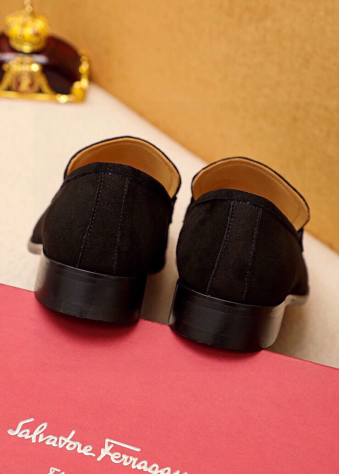 Men's shoes 💰520 💐 Product trademark: Ferragamo "Ferragamo" casual leather shoes Regular size: 38-44 (45🉑️customized) Product materials: Selected imported first-layer frosted cowhide upper + original hardware buckle, imported water-dyed cowhide leather lining. Strong three-dimensional visual effect, combined outsole Color: 2⃣️colors available